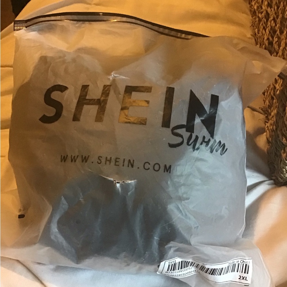 Shein 2XL plus size black strapless swimsuit top NEW - Picture 7 of 7